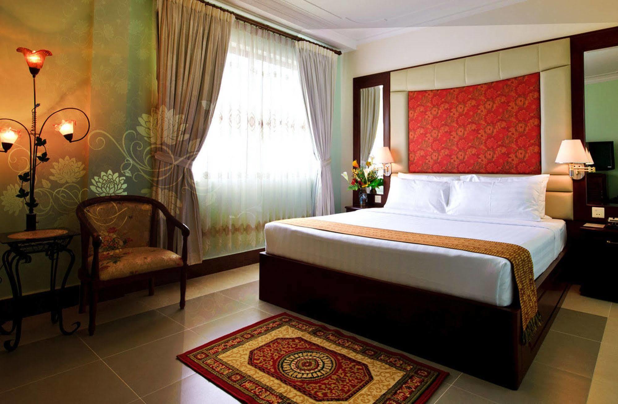 פנום פן Hotel Luxury World מראה חיצוני תמונה