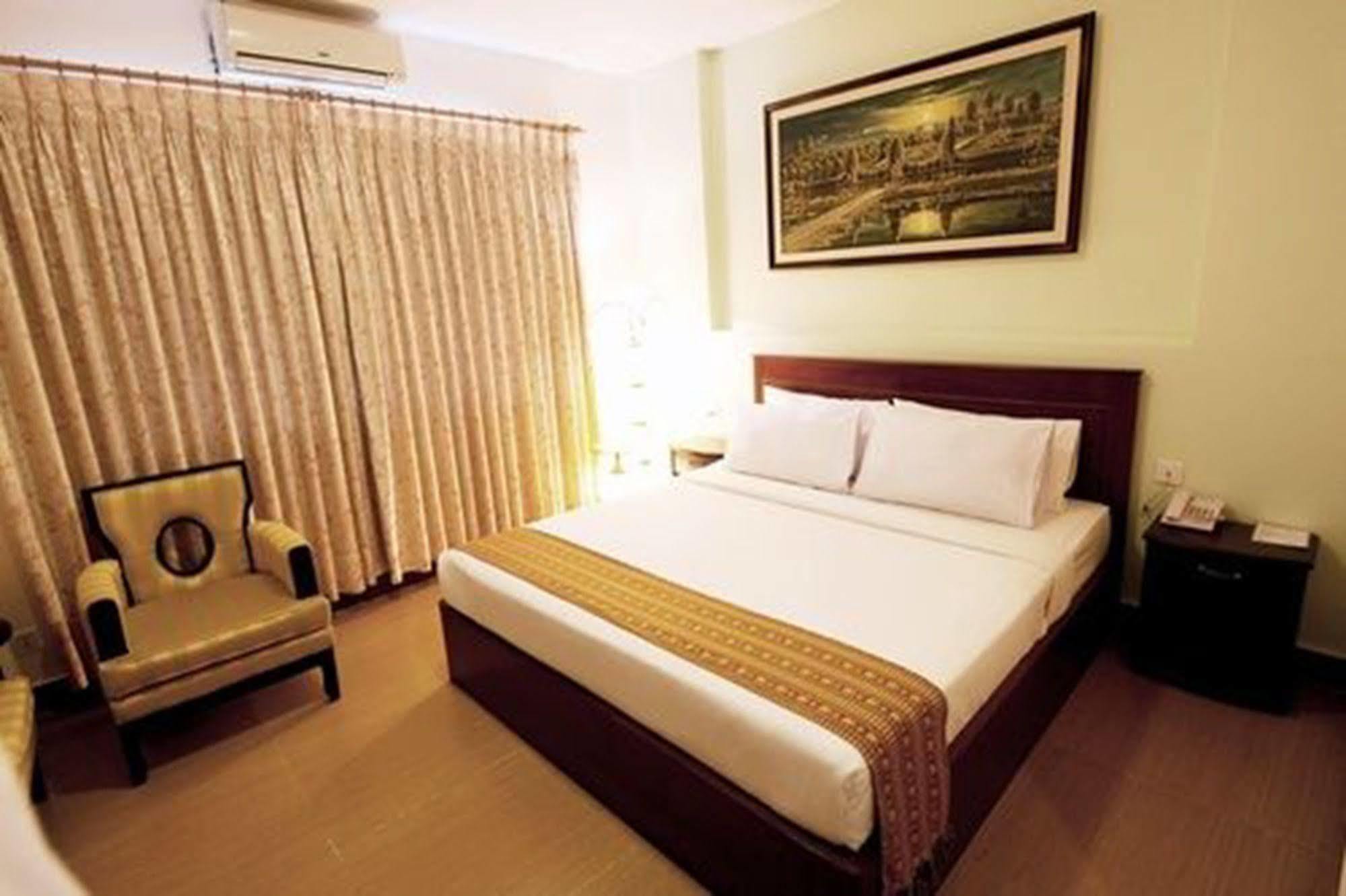פנום פן Hotel Luxury World מראה חיצוני תמונה